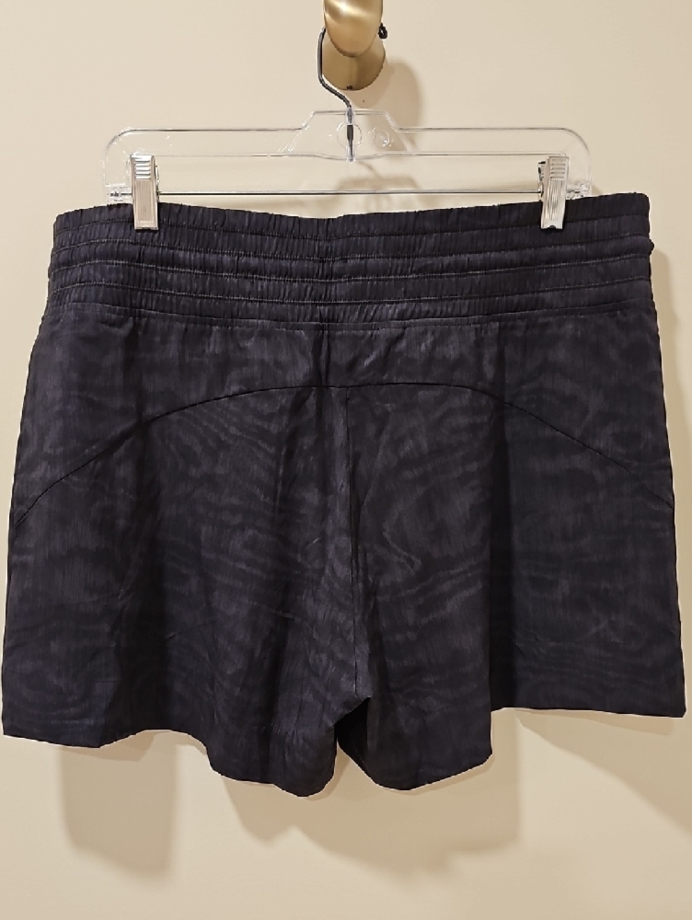 Athleta Black Camden Printed Athletic Short; 5" Inseam; Size 16; EUC - Picture 5 of 9